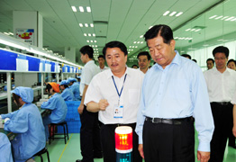 時(shí)任全國(guó)政協(xié)主席賈慶林同志視察威勝